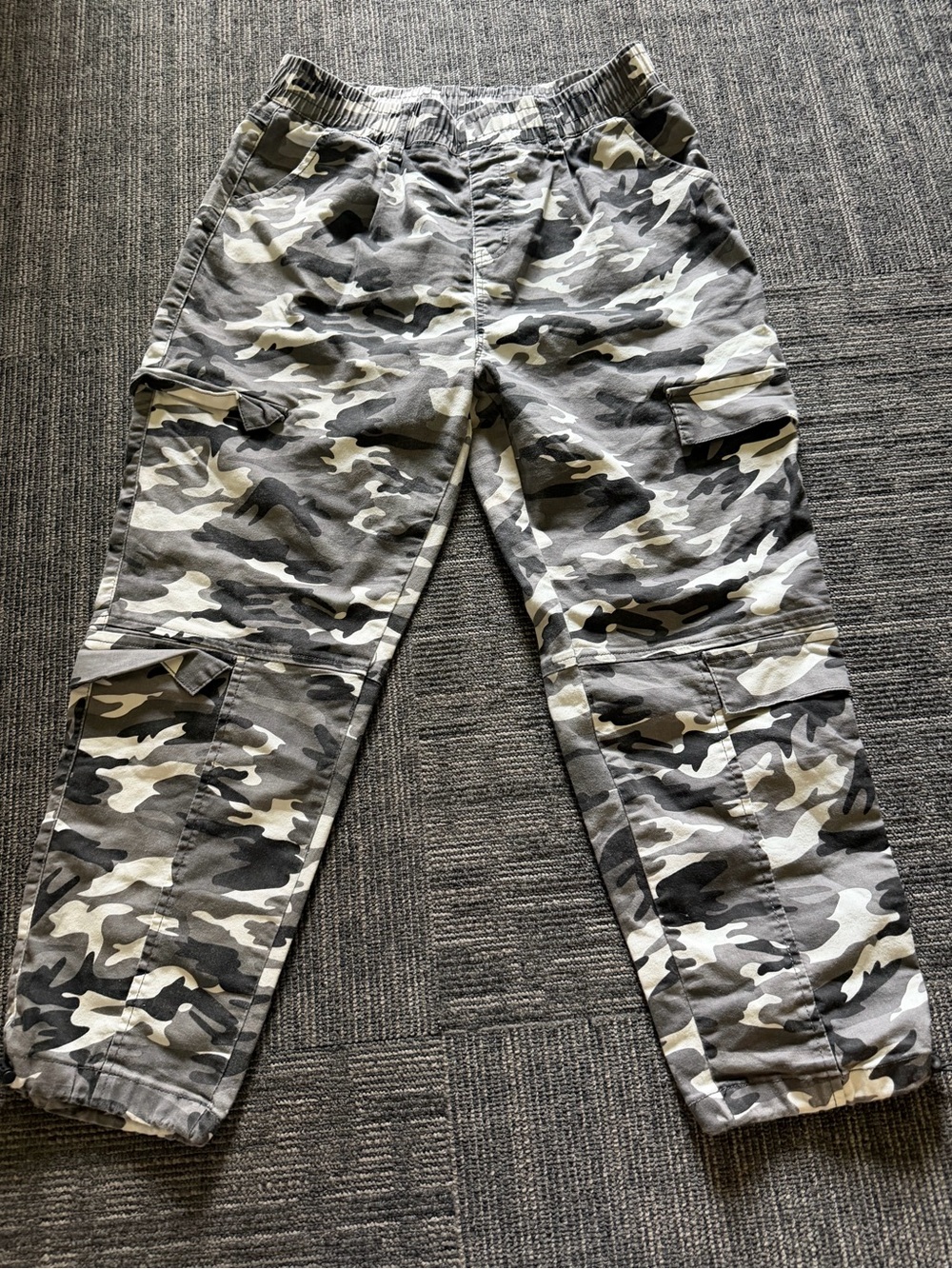 VIP Men's Gray & Black Camo Cargo Pants